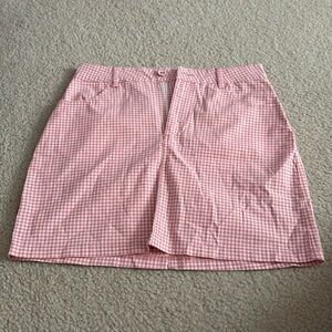 Forever 21 pink and white checkered skirt with pockets.